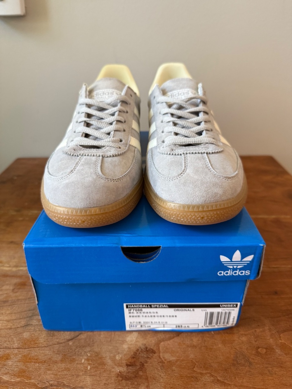 Women’s Size 10 Adidas Sambas BRAND NEW! - Picture 3 of 5